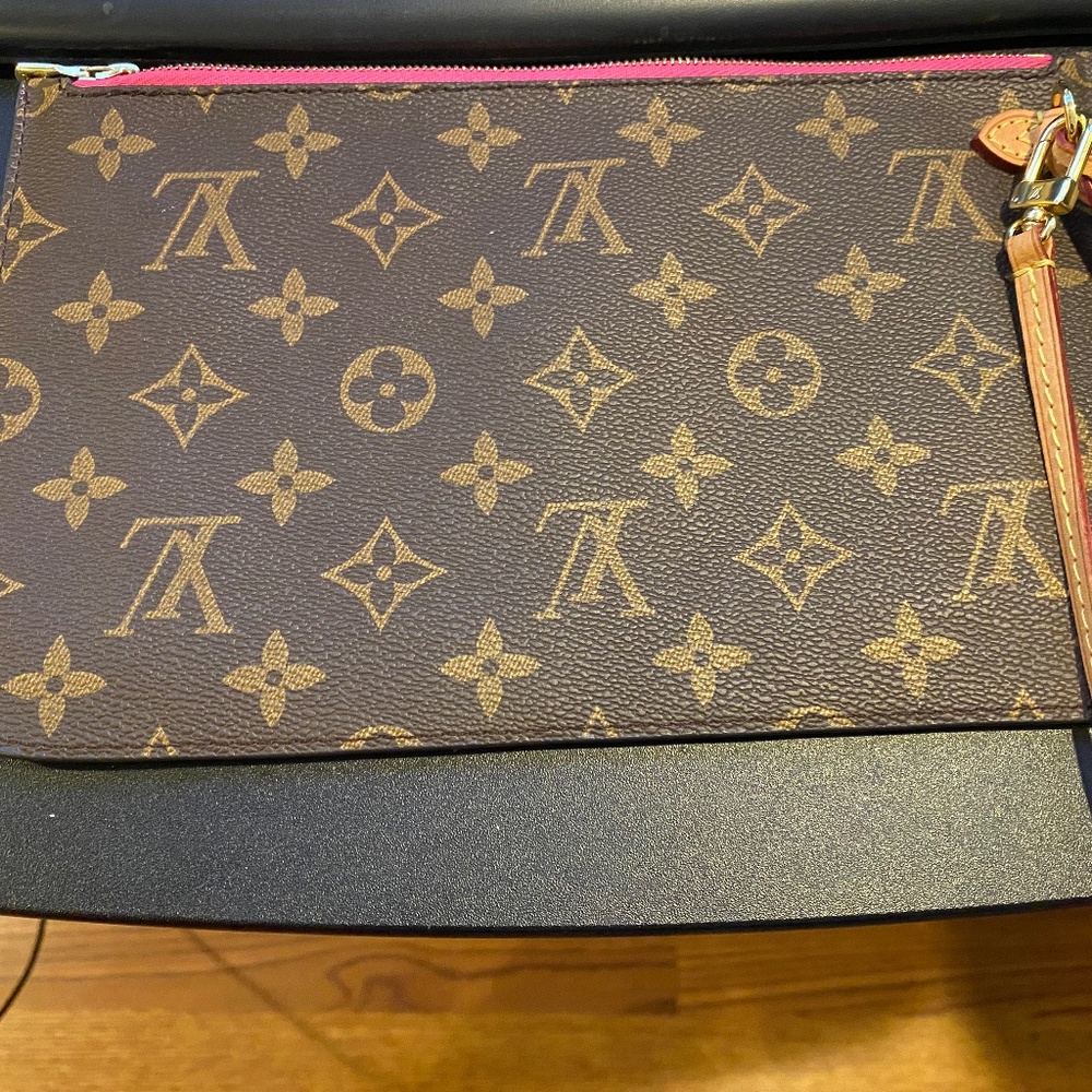 Louis Vuitton Pochette